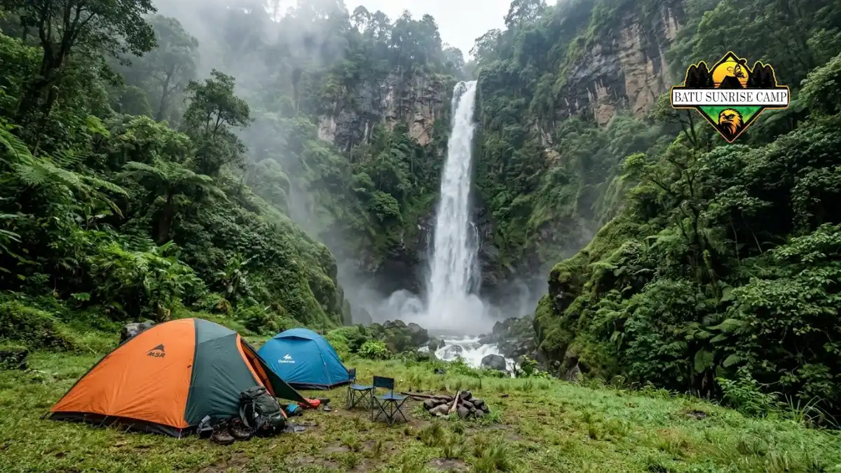 Pemandangan air terjun Coban Rondo dari area tenda camping